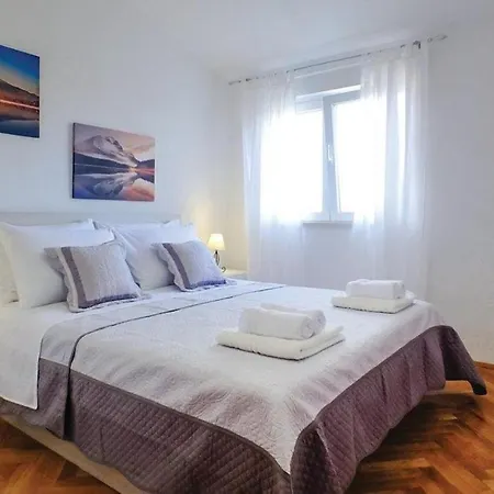 Matia With Pool فيلة