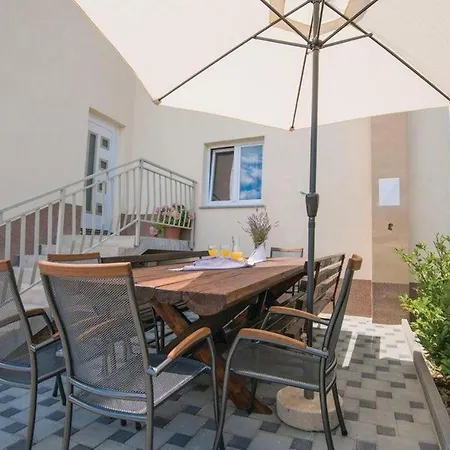 Villa Matia With Pool