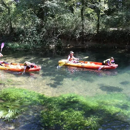 Matia With Pool إيموتسكي