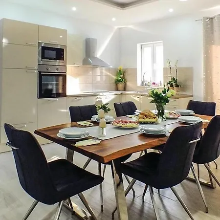 Matia With Pool فيلة *