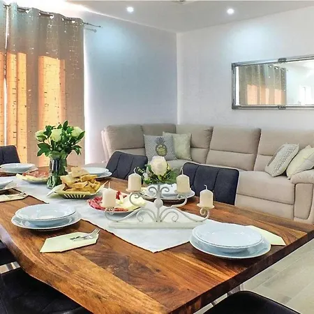 فيلة Matia With Pool