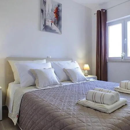 Villa Matia With Pool