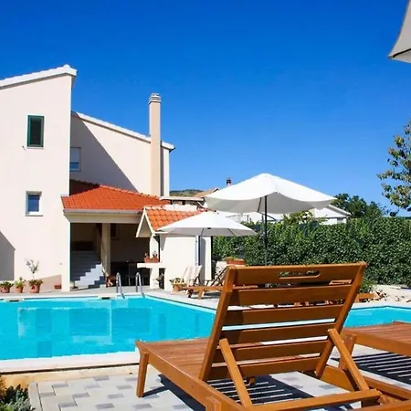 Matia With Pool