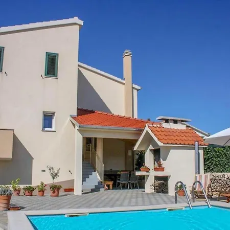 Villa Matia With Pool