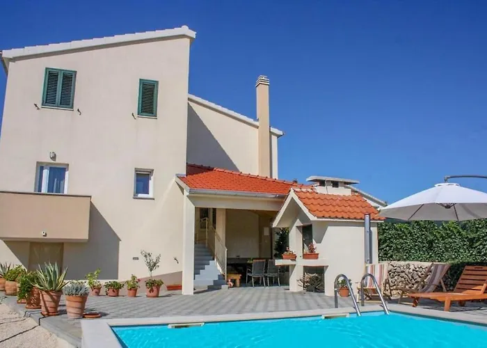 Villa Matia With Pool